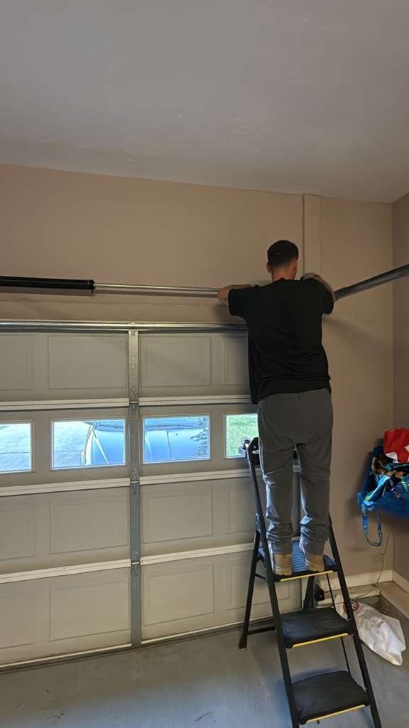 Garage door repair work, gallery photo 4